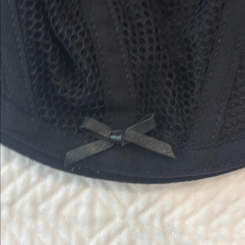 Black Underwire Bra with Adjustable Straps and Molded Cups - Picture 8 of 8